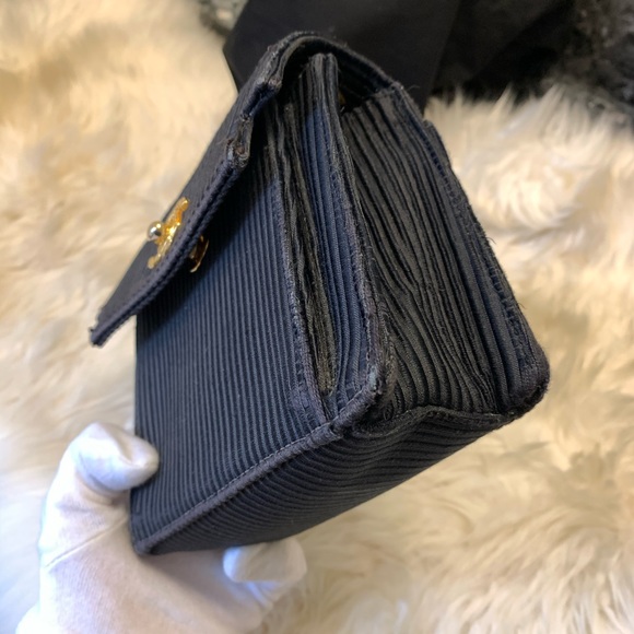 ❌SOLD❌Chanel vintage mini vertical quilt bijoux chain mini square - Picture 6 of 13